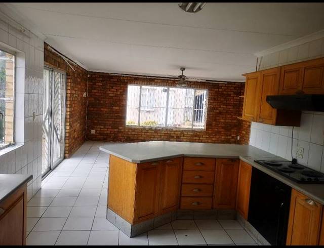 2 BEDROOM PROPERTY TO RENT IN BIRCH ACRES